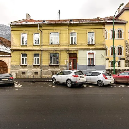 Lora's Place Apartment *